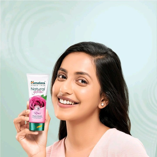 Himalaya Natural Glow Rose Face Wash (100ml)