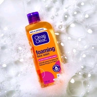 Clean & Clear Foaming Face Wash (100g) - 240ml