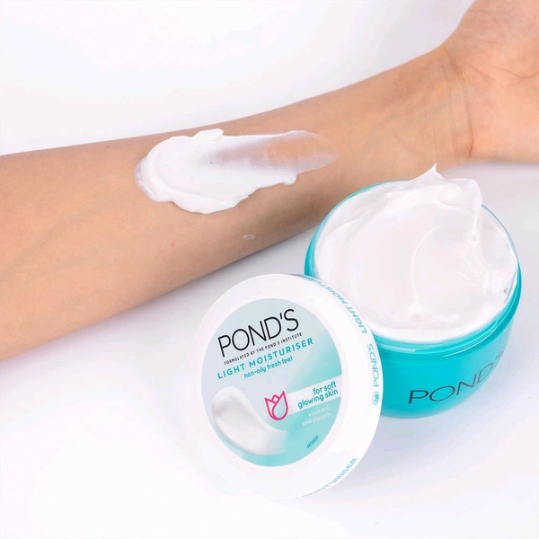 POND'S Light Moisturiser Glowing Skin  - 197ml