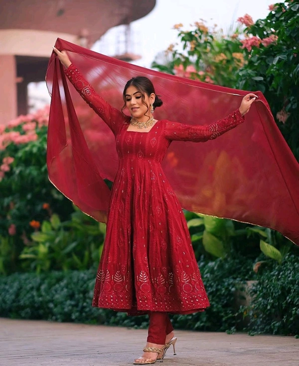 Anarkali Suit Heavy Fox Latest - M