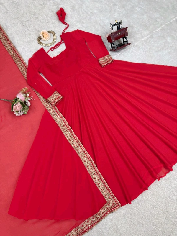 *Fabric* : Foux Gorgette
*Inner* : Micro
*Work*. : thread with sequence - M 38