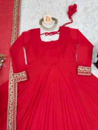 *Fabric* : Foux Gorgette
*Inner* : Micro
*Work*. : thread with sequence - M 38