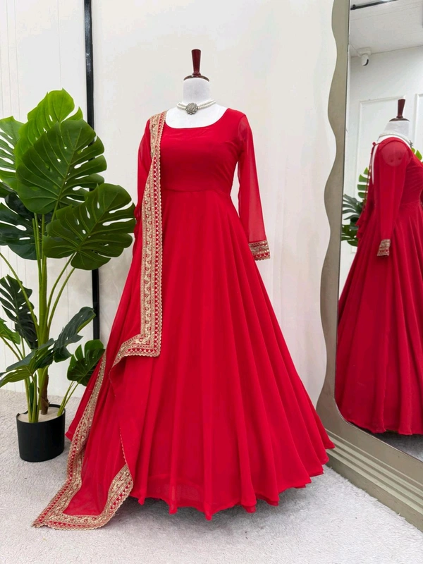 *Fabric* : Foux Gorgette
*Inner* : Micro
*Work*. : thread with sequence - XXL 44