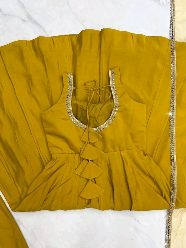 *This colourfull & fresh Haldi Mehendi Special - L