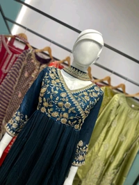 🌸 “When elegance blooms like a flower, beauty becomes timeless.” 🌸 - Xl-42