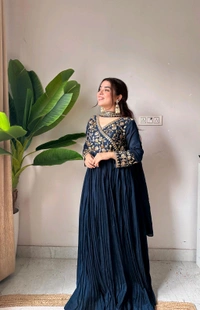 🌸 “When elegance blooms like a flower, beauty becomes timeless.” 🌸 - Xl-42