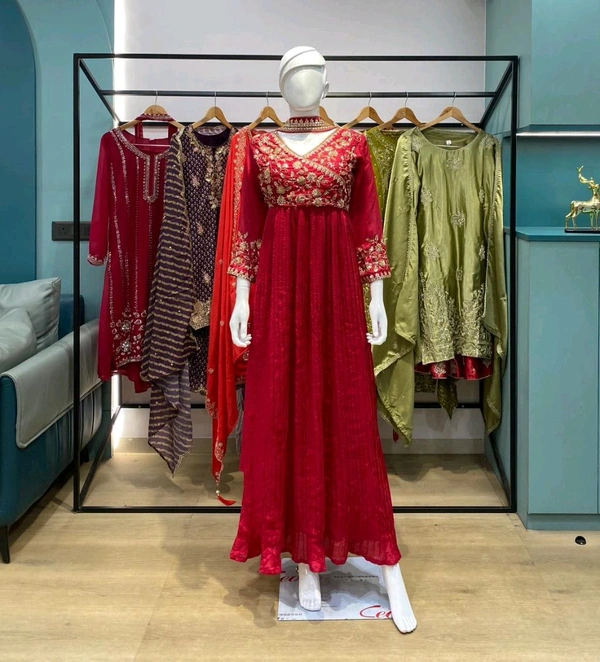 🌸 “When elegance blooms like a flower, beauty becomes timeless.” 🌸 - M