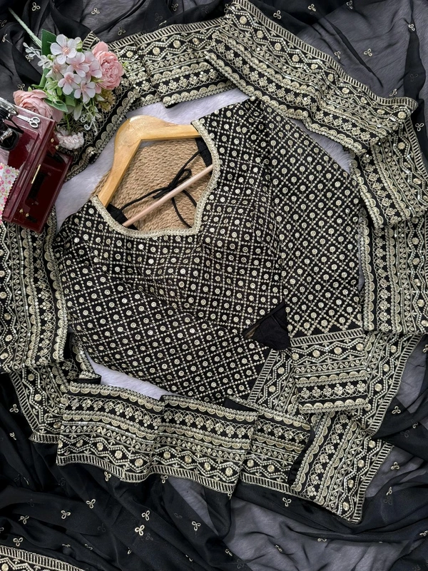 ✨ Designer Saree – Elegance Redefined