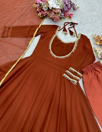 *Launching New Đěsigner Party Wear Look Heavy Fox Georgette Gwon Pent & Dupatta Set* - Xl-42