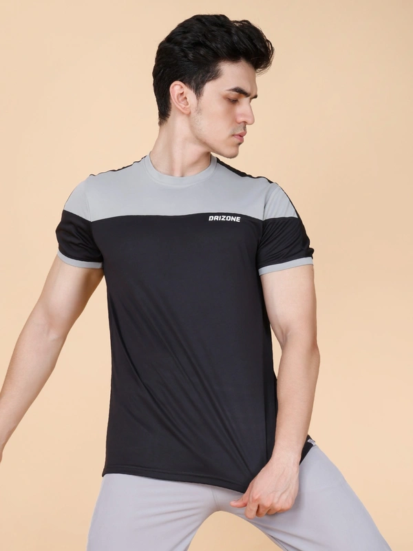 PERFORMANCE PANELLED HALF SLEEVE  T-SHIRT - L, BLACK