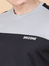 PERFORMANCE PANELLED HALF SLEEVE  T-SHIRT - L, BLACK