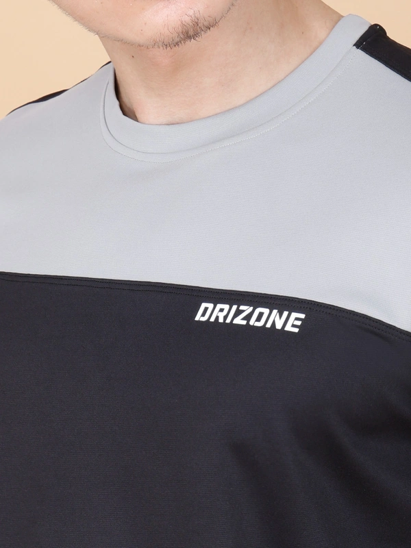 PERFORMANCE PANELLED HALF SLEEVE  T-SHIRT - L, BLACK