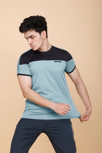 PERFORMANCE PANELLED HALF SLEEVE  T-SHIRT - L, PISTA