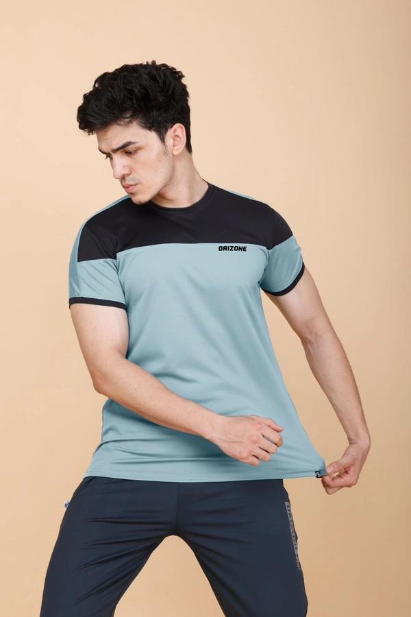 PERFORMANCE PANELLED HALF SLEEVE  T-SHIRT - L, PISTA