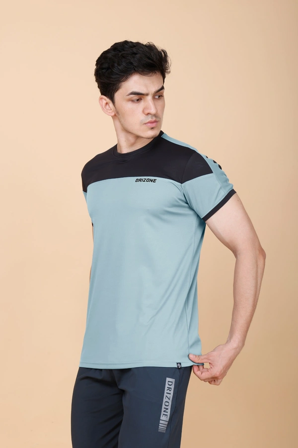PERFORMANCE PANELLED HALF SLEEVE  T-SHIRT - L, PISTA