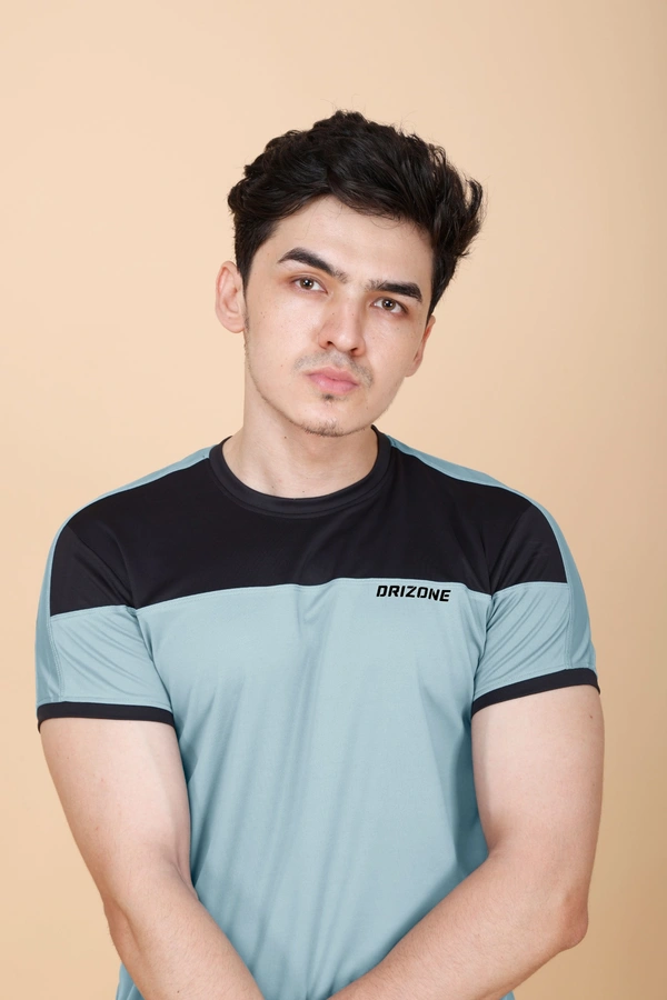 PERFORMANCE PANELLED HALF SLEEVE  T-SHIRT - L, PISTA