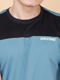 PERFORMANCE PANELLED HALF SLEEVE  T-SHIRT - L, TEAL GREEN