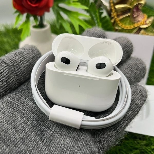 AIRPODS Gen- 3 💕 - 1 Year