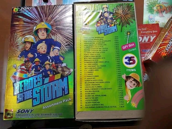 Sonny Fireworks Heros of the Storm - 35 Items