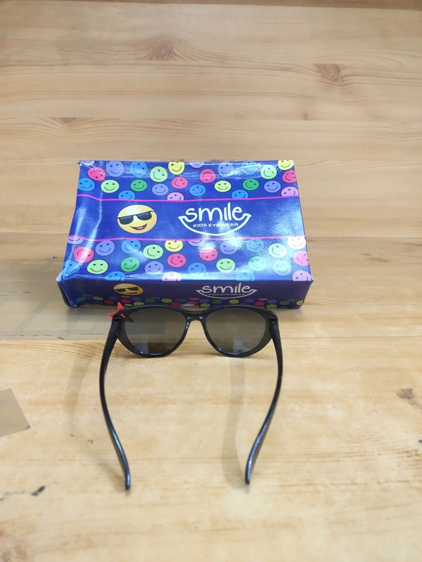 KIDS NEW STYLISH LATEST MODEL  MIX SUNGLASSES - FREE, 12