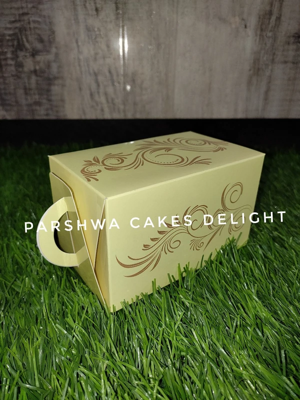 HANDLE CHOCOLATE BOX  DESIGN 1 - 7(L)*11.5(H)*5(B)CM, CREAM 10PCS