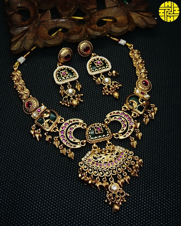 Classic Heritage Necklace Set - shn-083