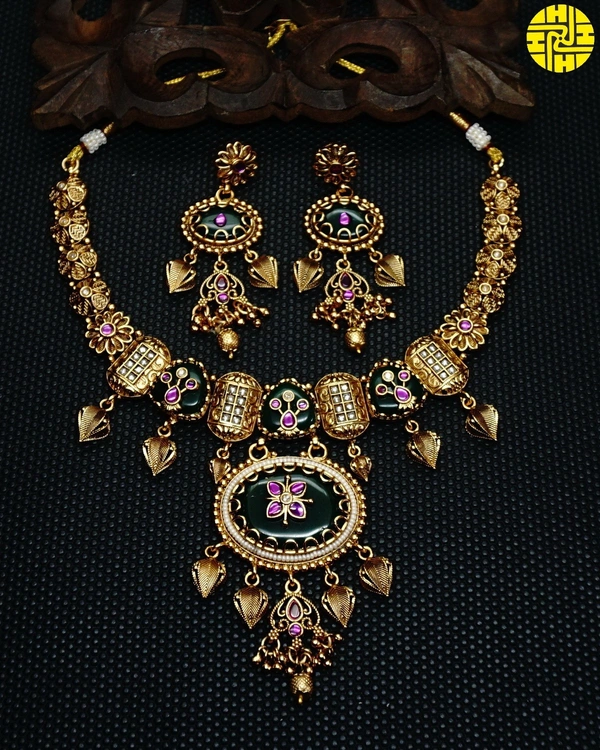 Graceful Heritage Necklace Set - shn-85