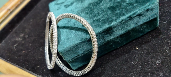 Italianaa Solitaire Line Silver Bangle  - white, 2.8