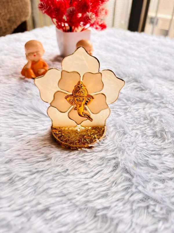  Resin Flower Car Dashboard Showpiece 
