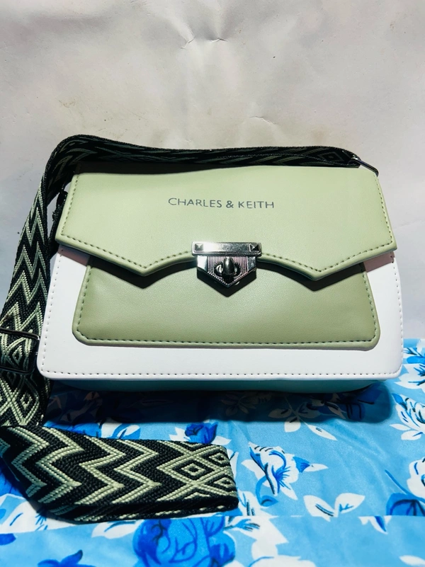 Chic Crossbody Bag for Everyday Glam