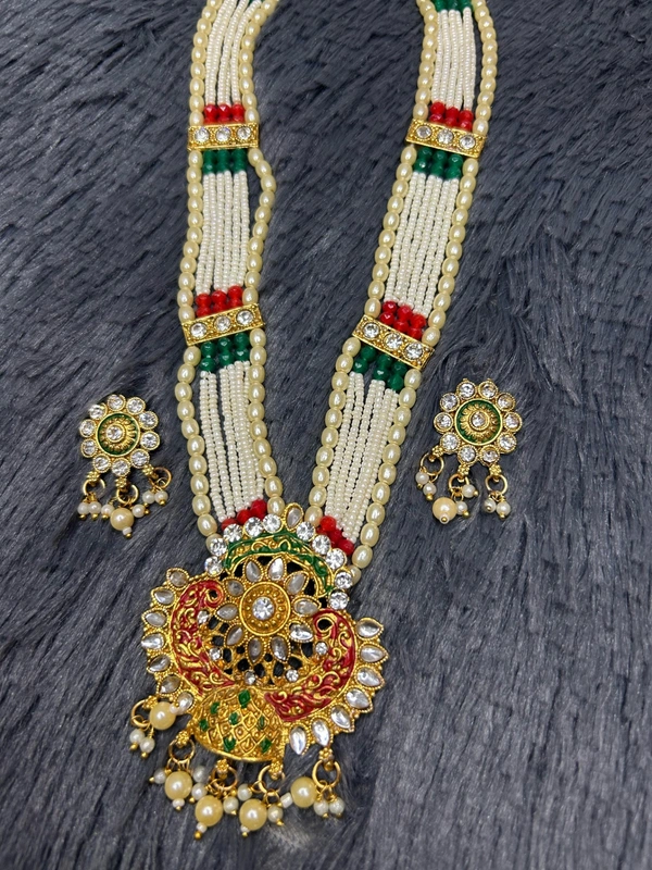 Imitation jewellery 