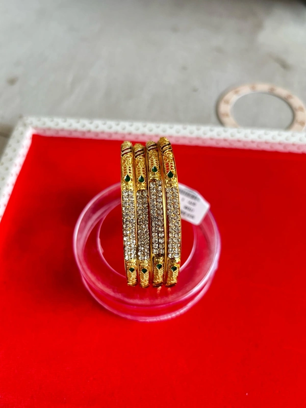 4 pices bangles 