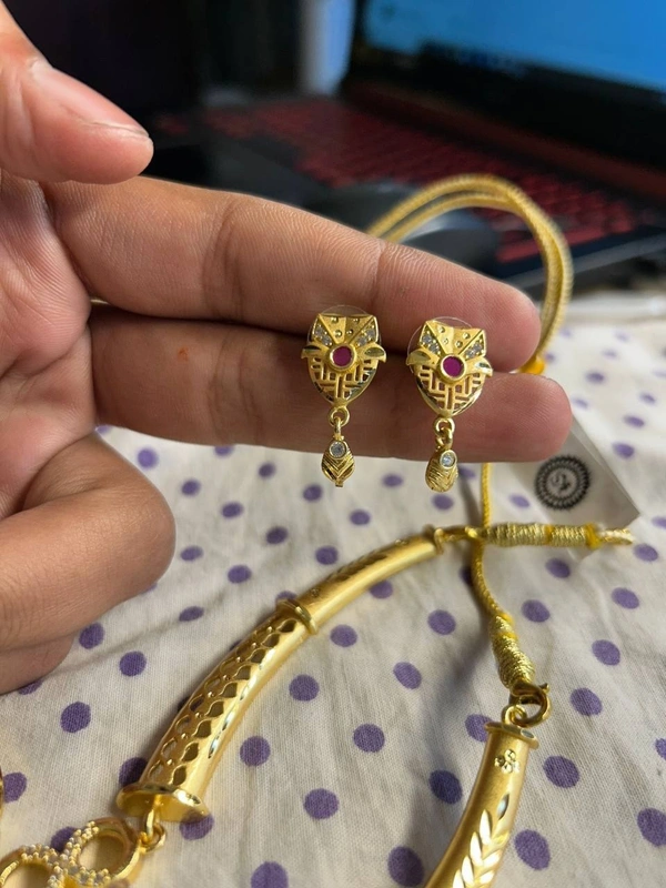 Women necklace 