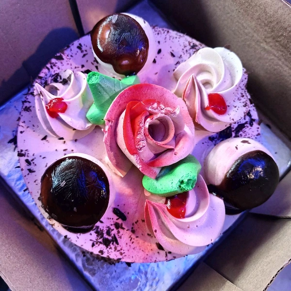 Small Cream Cake - White