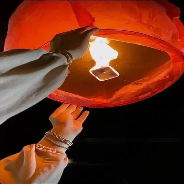 Sigmastore  Sky LanternsCandle Hot Air Balloon for Diwali/Marriage/Christmas/New Year/All Festival Multicolor (Pack of 10)