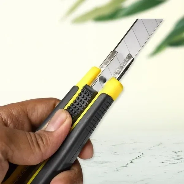 Eclet Heavy Duty 18 mm Cutter Knife Utility Knife Box Cutters, Utility Knife Retractable, Compact, Extended Use for Heavy Duty Office, Home, Craft Arts (Color as per Availability) E