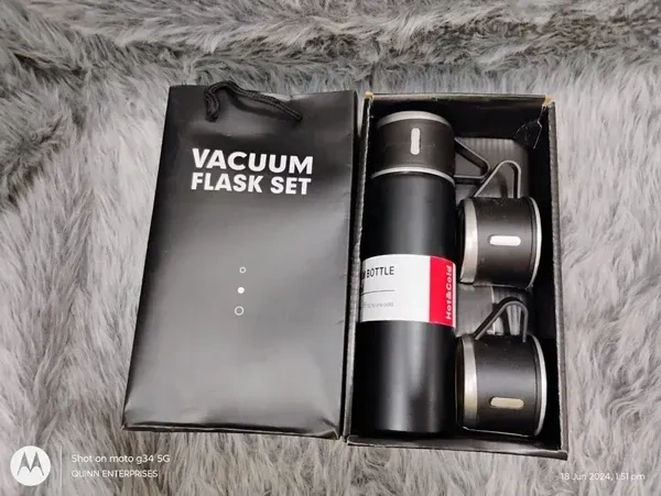 Stainless Steel Vacuum Flask Set with 2 Cups Flask Combo Keeps Liquid Tea Coffee Cold Hot Bottle Drink Water Flask Bottle 500ml Vacuum Insulated Bottle (Multicolor)(Pack of 1)