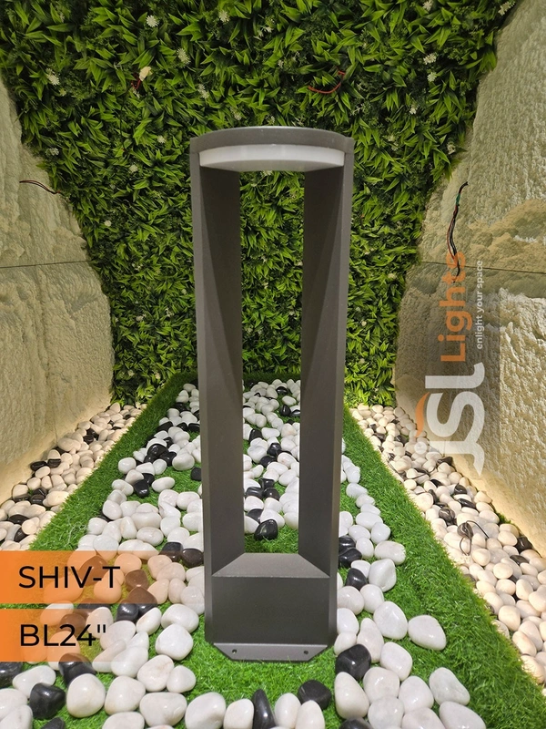APRA Shiv T-1519 12W 24" Bollard  Light