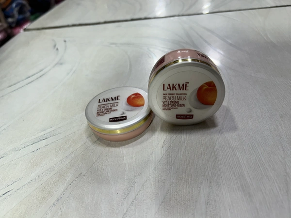 Lakme Peach Milk Vit-E Cream (moisturiser) - 25ml