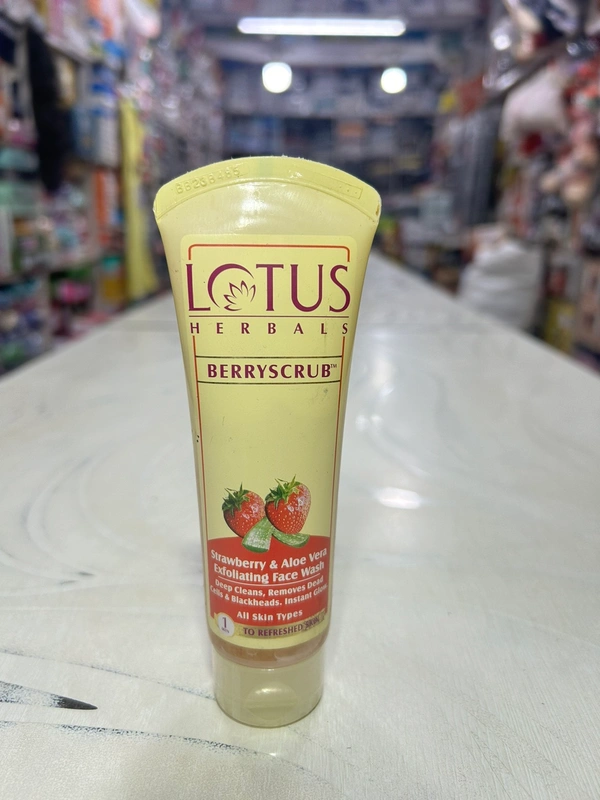Lotus Herbal Berryscrub - 80gm