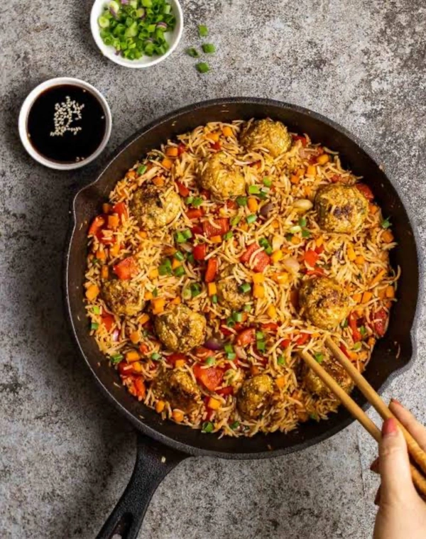 Burger House Special Veg Manchurian Fried Rice  - Half Plate