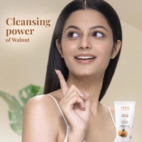 VLCC Walnut Face Scrub - 80g - (Pack of 2) | Moisturizing Scrub For Mild Exfoliation | Helps Reduce Skin Damage | Soothing, Calming and Brightening Scrub | Tanning Protection Against Sun Damage. 8907122003099