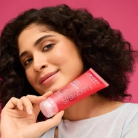 Jovees Herbal Strawberry Face Wash For Hydrating & Glowing Skin with Strawberry Ext. | Gentle Cleanser For Brightens, Removes Pigmentation | For Normal 120 ml 8906007670142