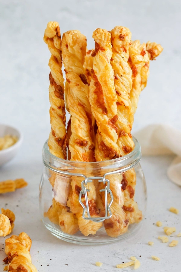 bake and co.Cheese straw