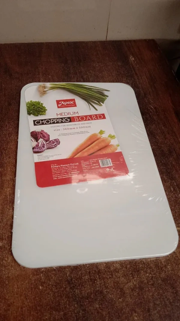 MEDIUM CHOPING BOARD