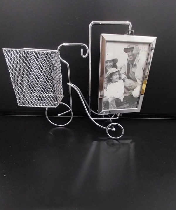 Metal hanging photo frame