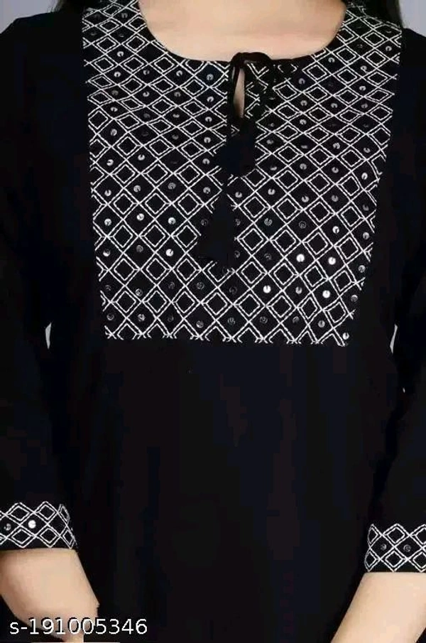 Kurti With Women 