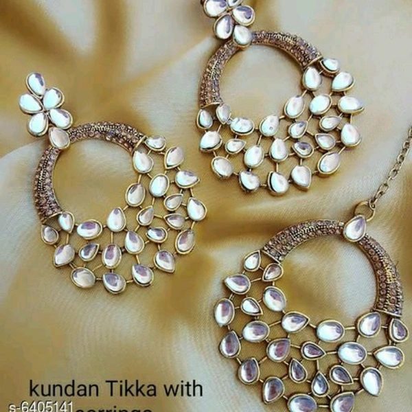 Maangtika and earrings set