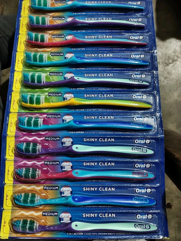 ब्रश Oral B Brush 3 In 1 Action Tooth Brush (Paste) - 1 Peace