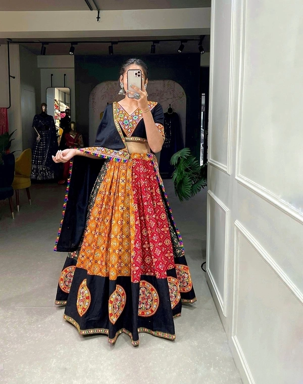 Gets in the spirit of Navratri by approach with this beyond gorgeous chaniya cholis.💃...